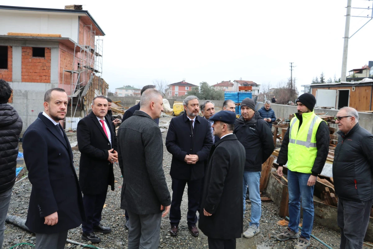 VALİ, G&Ouml;LC&Uuml;K&rsquo;TE OKUL İNŞAATLARINDA DENETİMLERDE BULUNDU