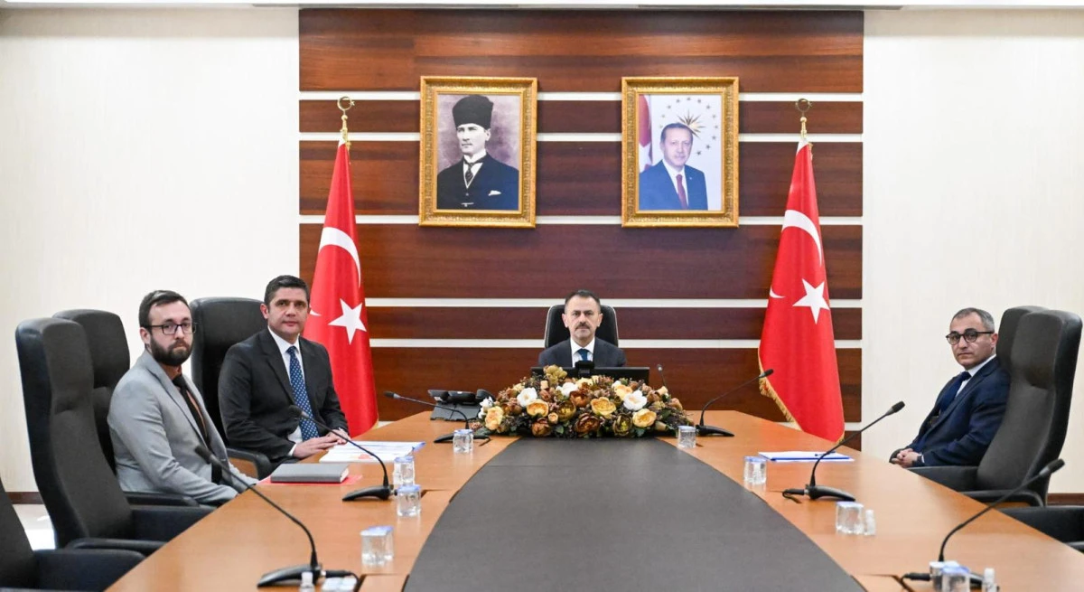 VALİ İLHAMİ AKTAŞ İKİ BAKANLA  ZİRVEDE! KOCAELİ'NİN SOSYAL RİSK HARİTASI MASAYA YATIRILDI