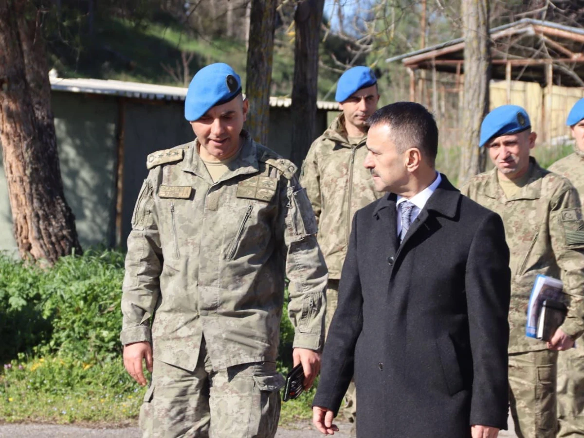 VALİ İLHAMİ AKTAŞ KOMANDOLARLA BULUŞTU