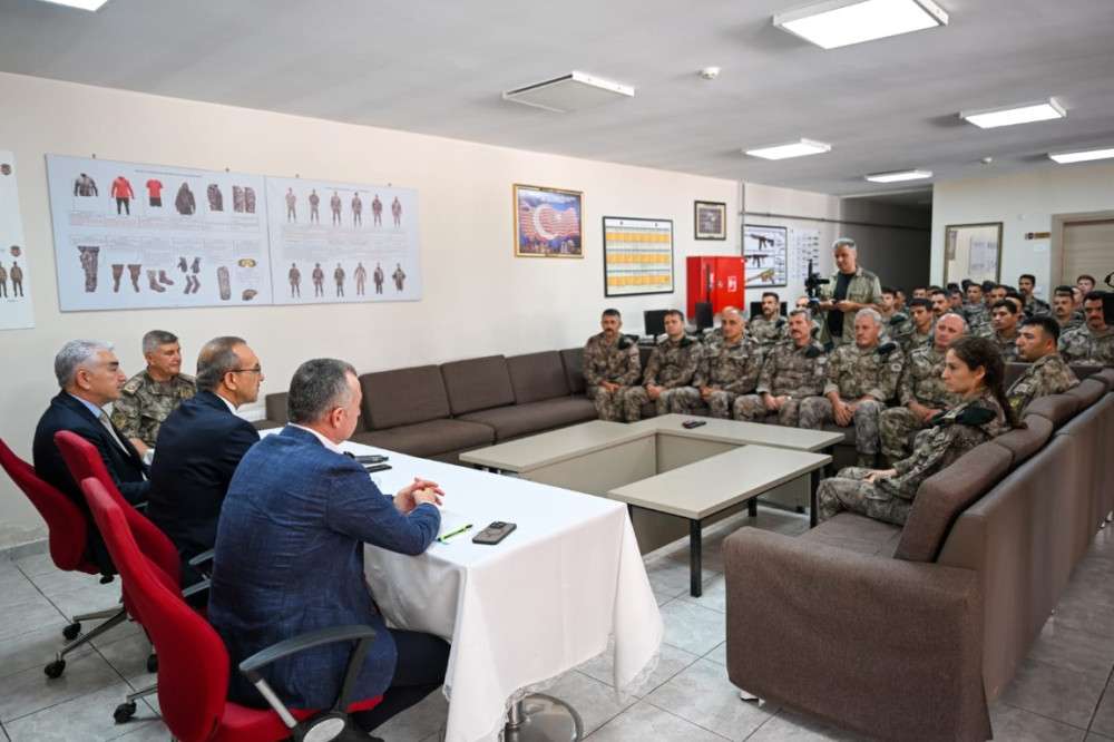 VALİ YAVUZ, POLİS ÖZEL HAREKÂT ŞUBE MÜDÜRLÜĞÜNÜ ZİYARET ETTİ