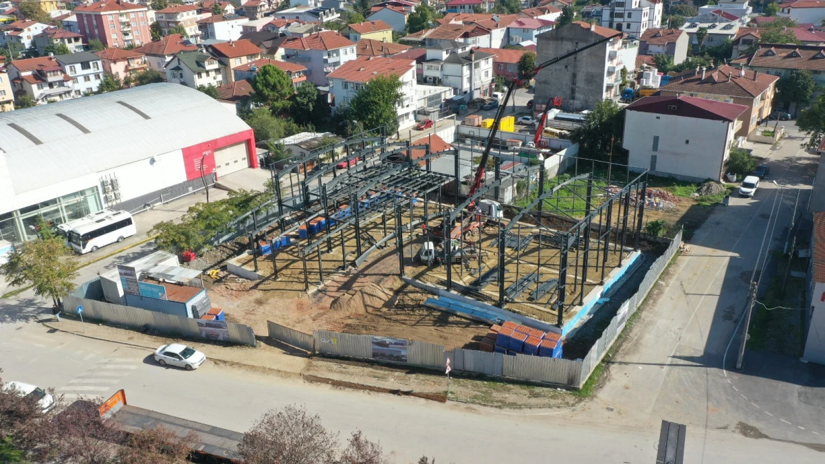 VEZİRÇİFTLİĞİ KAPALI SPOR SALONU'NDA ÇALIŞMALAR SÜRÜYOR