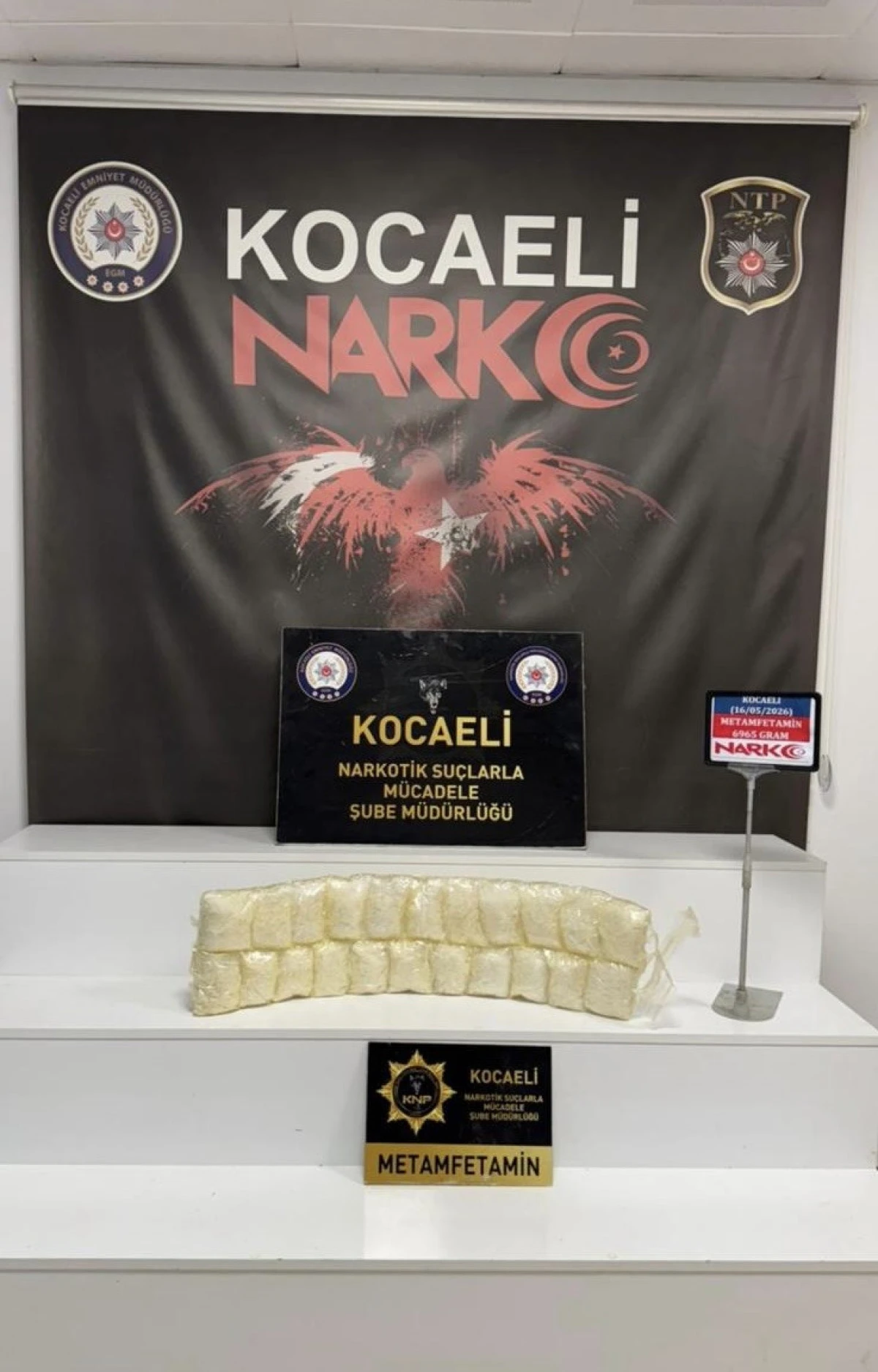 V&Uuml;CUTLARINA SARILI 7 KİLO UYUŞTURUCUYLA YAKALANAN 2 KİŞİ TUTUKLANDI