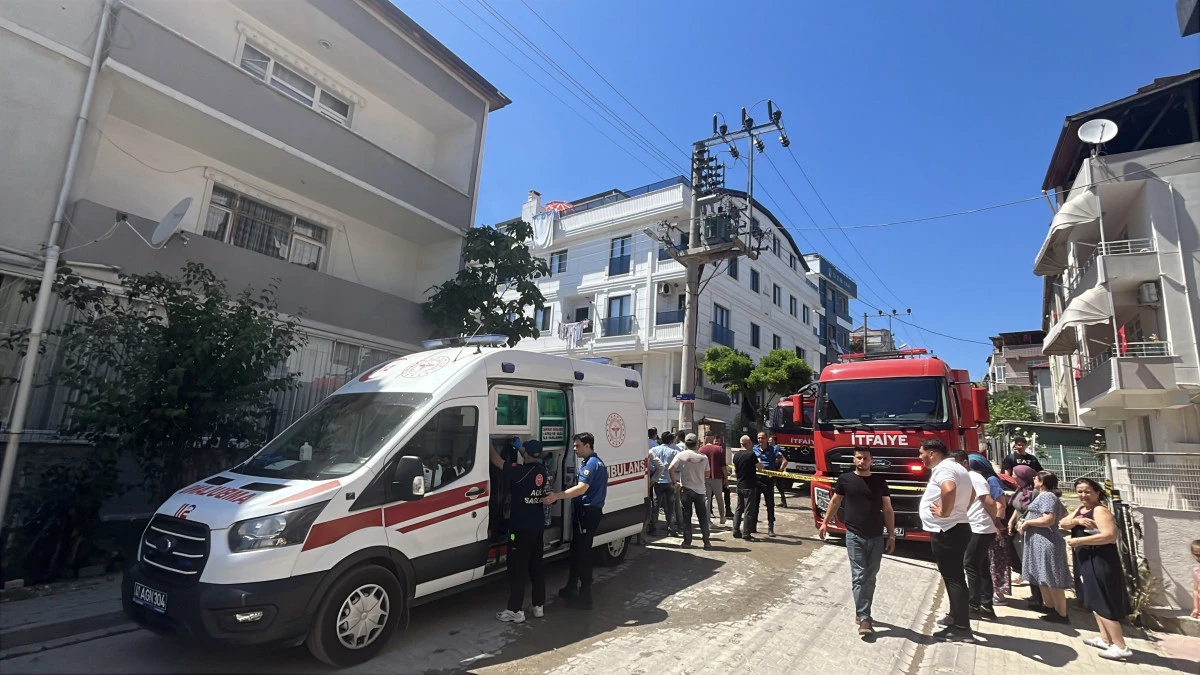 Yangında mahsur kalan hamile anne ve 2 &ccedil;ocuğu kurtarıldı