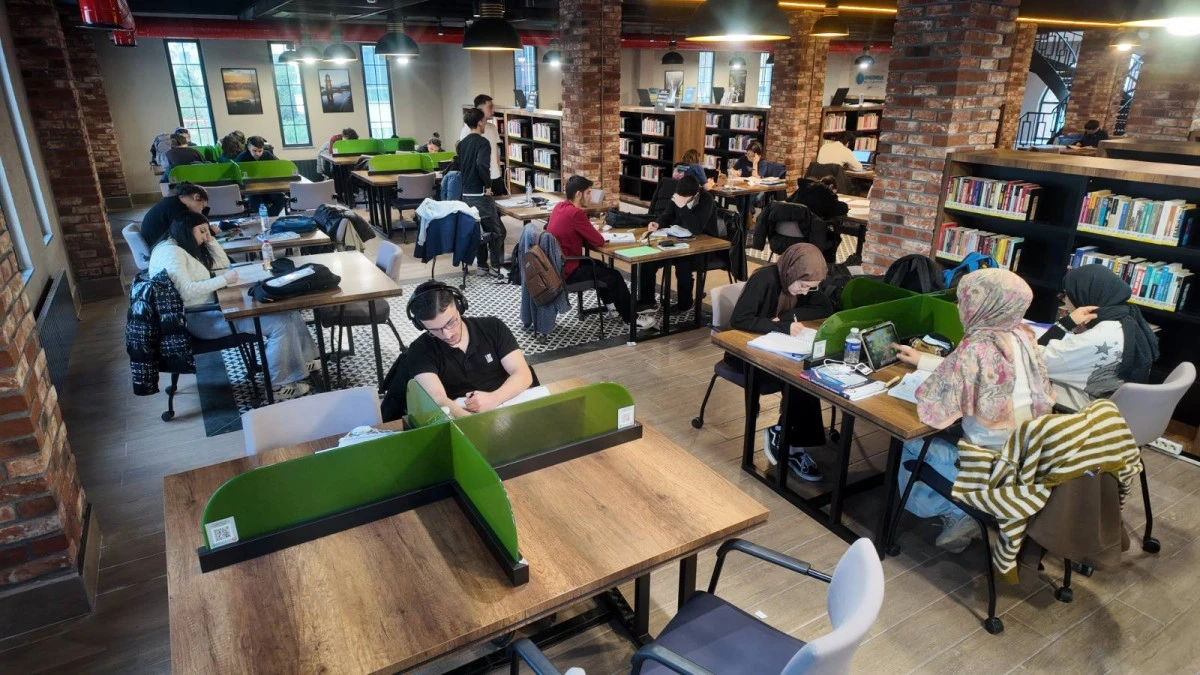 YARIYIL TATİLİNDE &Ouml;ĞRENCİLERİN ADRESİ YİNE KİTAPHANE