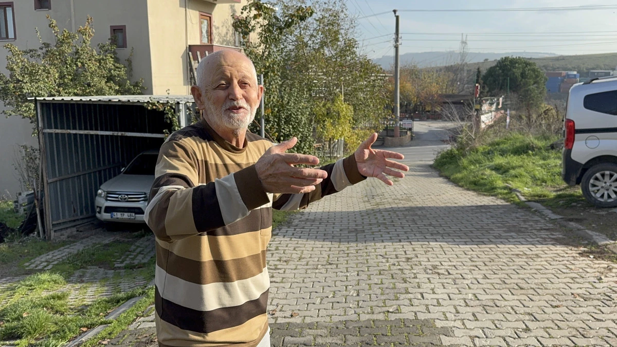 YAŞLI ADAMI YERLERDE S&Uuml;R&Uuml;KLEYİP BİRİKİMİNİ &Ccedil;ALAN 3 Ş&Uuml;PHELİ YAKALANDI