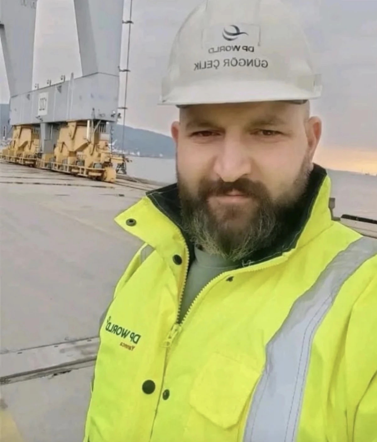 Y&uuml;ksekten d&uuml;şen liman vinci operat&ouml;r&uuml; yaralandı